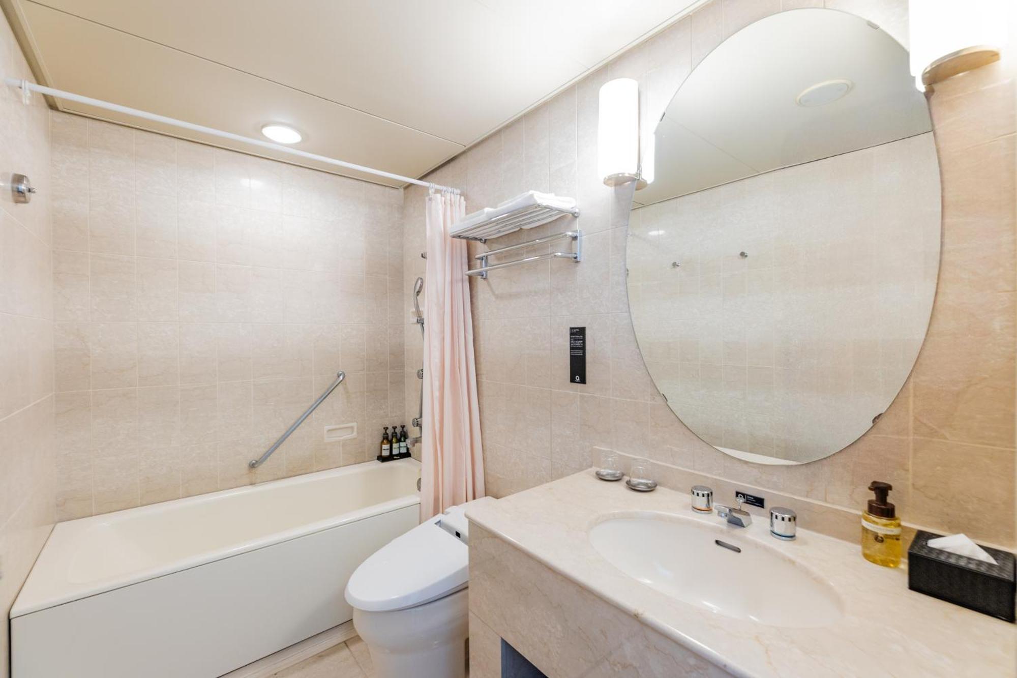 The Qube Hotel سيبَ الغرفة الصورة