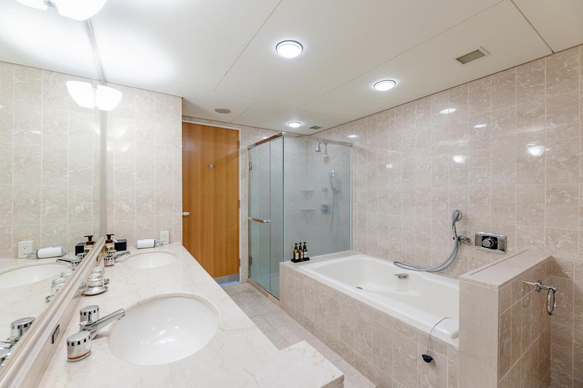 The Qube Hotel سيبَ المظهر الخارجي الصورة